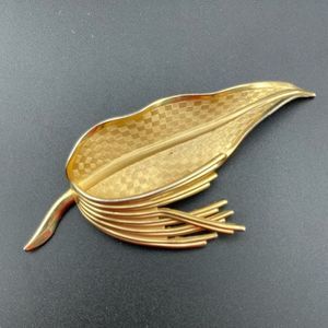 Vintage Coro Pegasus Gold Tone Sweeping Leaf Brooch Pin
